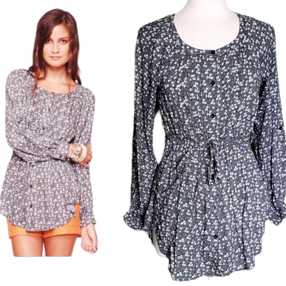 Forever 21 Tops - Forever 21 Floral Long Sleeve Top